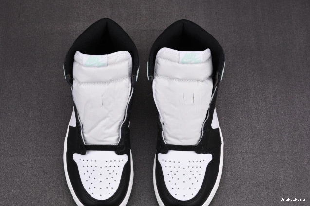 One Kick 861428-100 Igloo High Retro 1 Jordan 0810